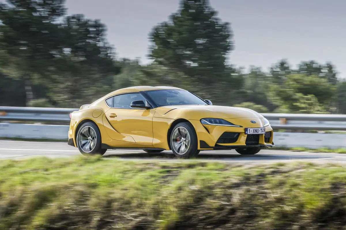 Toyota GR Supra SZ-R: la 2.0L è arrivata. Prezzo 55.900 euro [Video] (5)