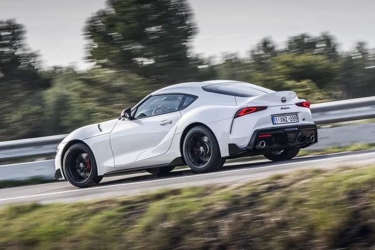 Toyota GR Supra SZ-R: la 2.0L è arrivata. Prezzo 55.900 euro [Video] (3)