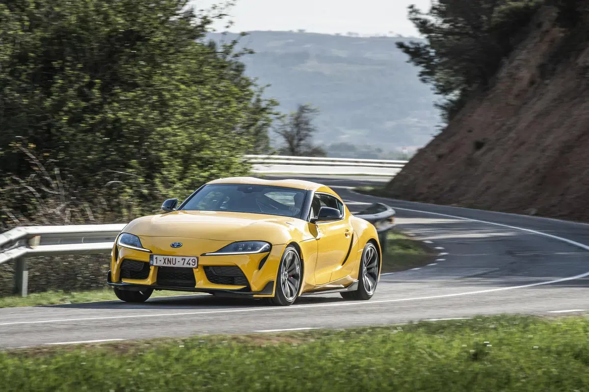 Toyota GR Supra SZ-R: la 2.0L è arrivata. Prezzo 55.900 euro [Video] (13)