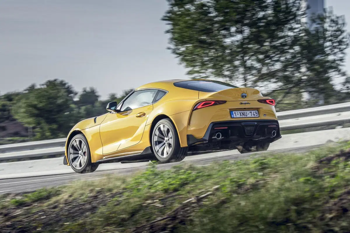 Toyota GR Supra SZ-R: la 2.0L è arrivata. Prezzo 55.900 euro [Video] (15)