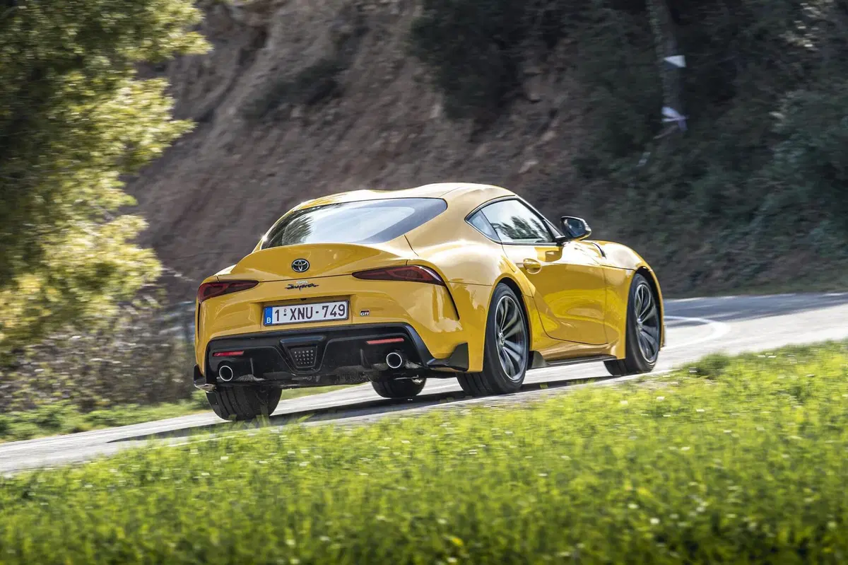 Toyota GR Supra SZ-R: la 2.0L è arrivata. Prezzo 55.900 euro [Video] (16)
