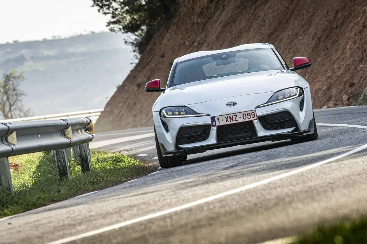 Toyota GR Supra SZ-R: la 2.0L è arrivata. Prezzo 55.900 euro [Video] (2)