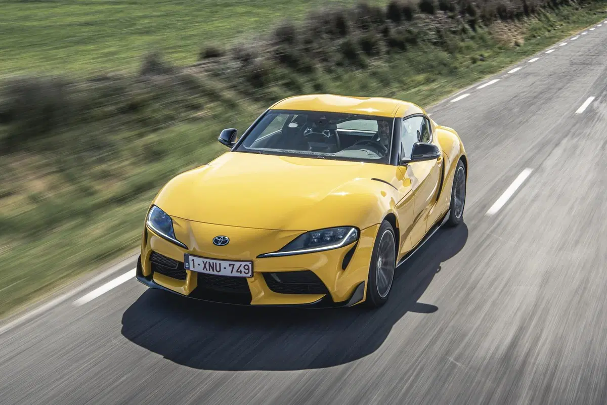 Toyota GR Supra SZ-R: la 2.0L è arrivata. Prezzo 55.900 euro [Video] (8)
