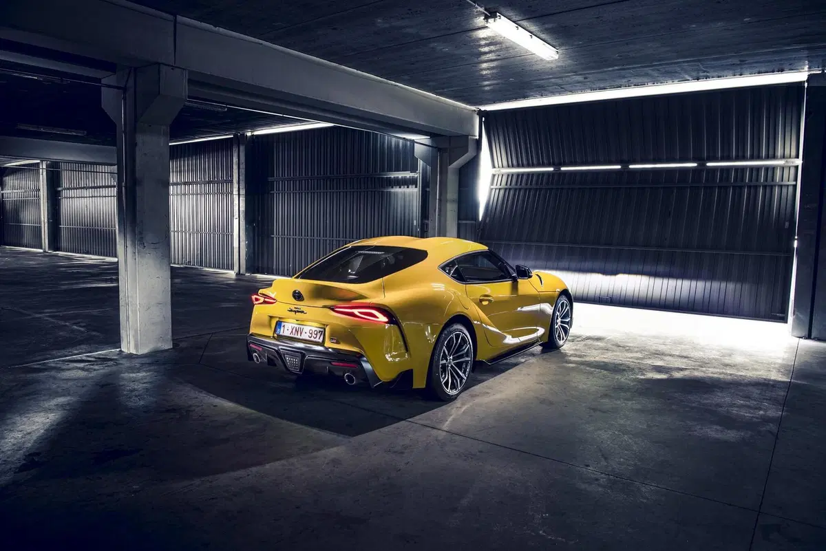 Toyota GR Supra SZ-R: la 2.0L è arrivata. Prezzo 55.900 euro [Video] (9)