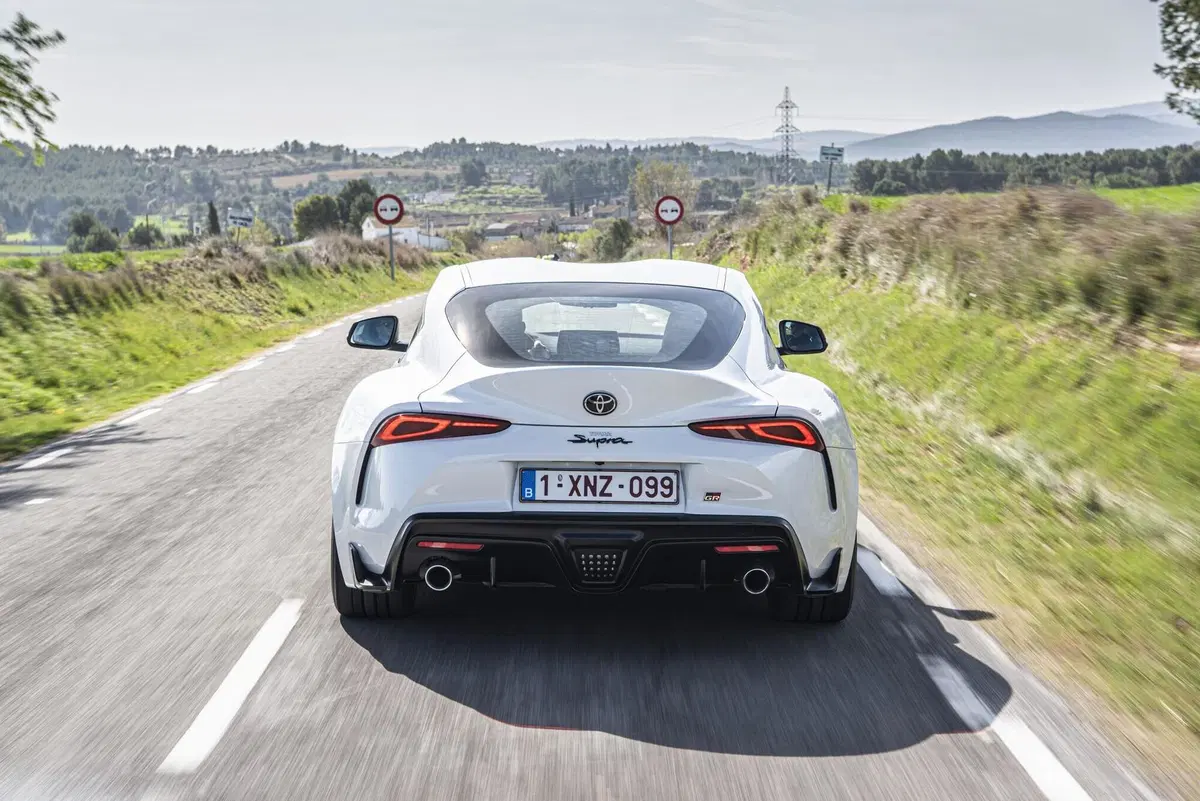 Toyota GR Supra SZ-R: la 2.0L è arrivata. Prezzo 55.900 euro [Video]