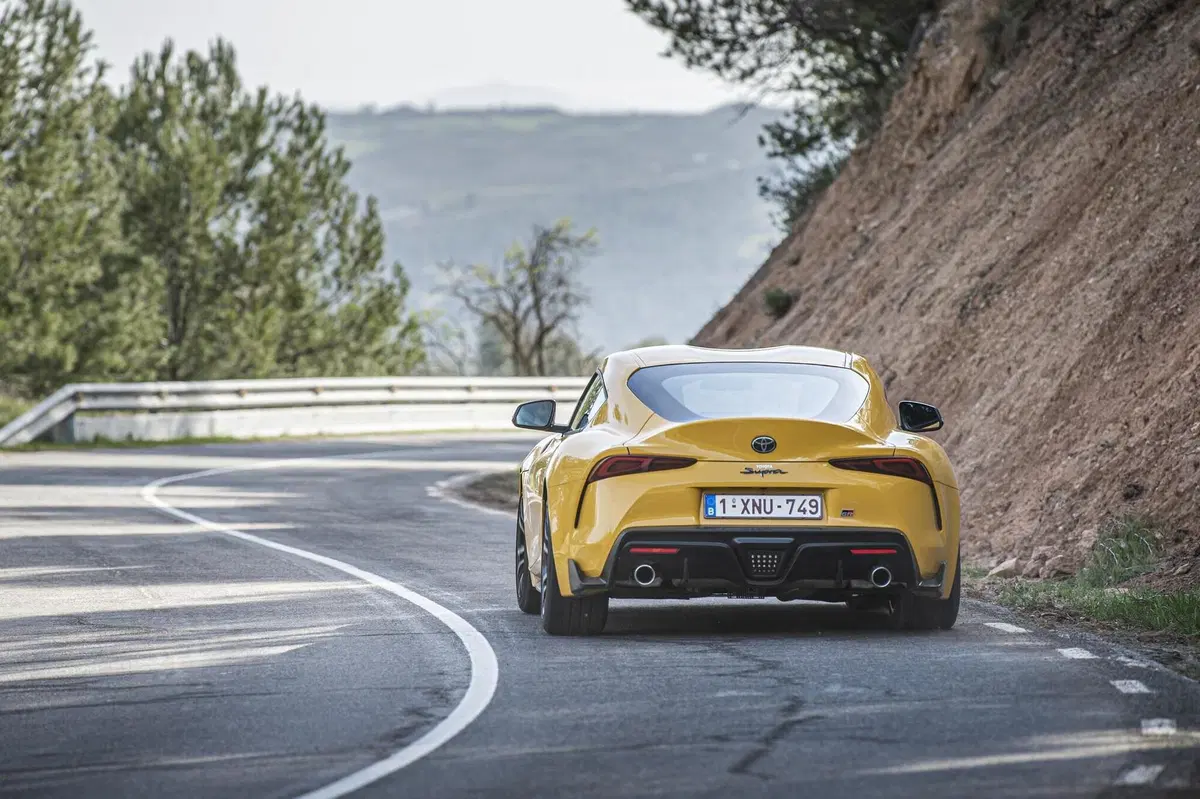 Toyota GR Supra SZ-R: la 2.0L è arrivata. Prezzo 55.900 euro [Video] (17)
