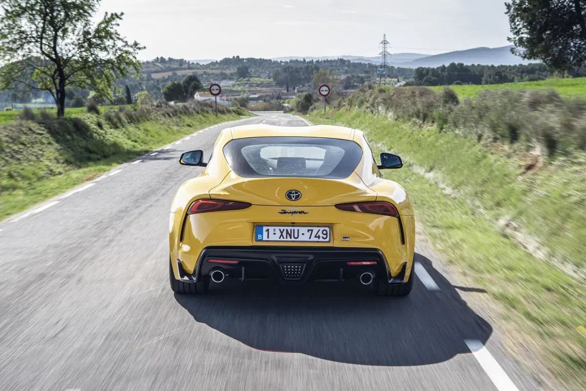 Toyota GR Supra SZ-R: la 2.0L è arrivata. Prezzo 55.900 euro [Video] (19)