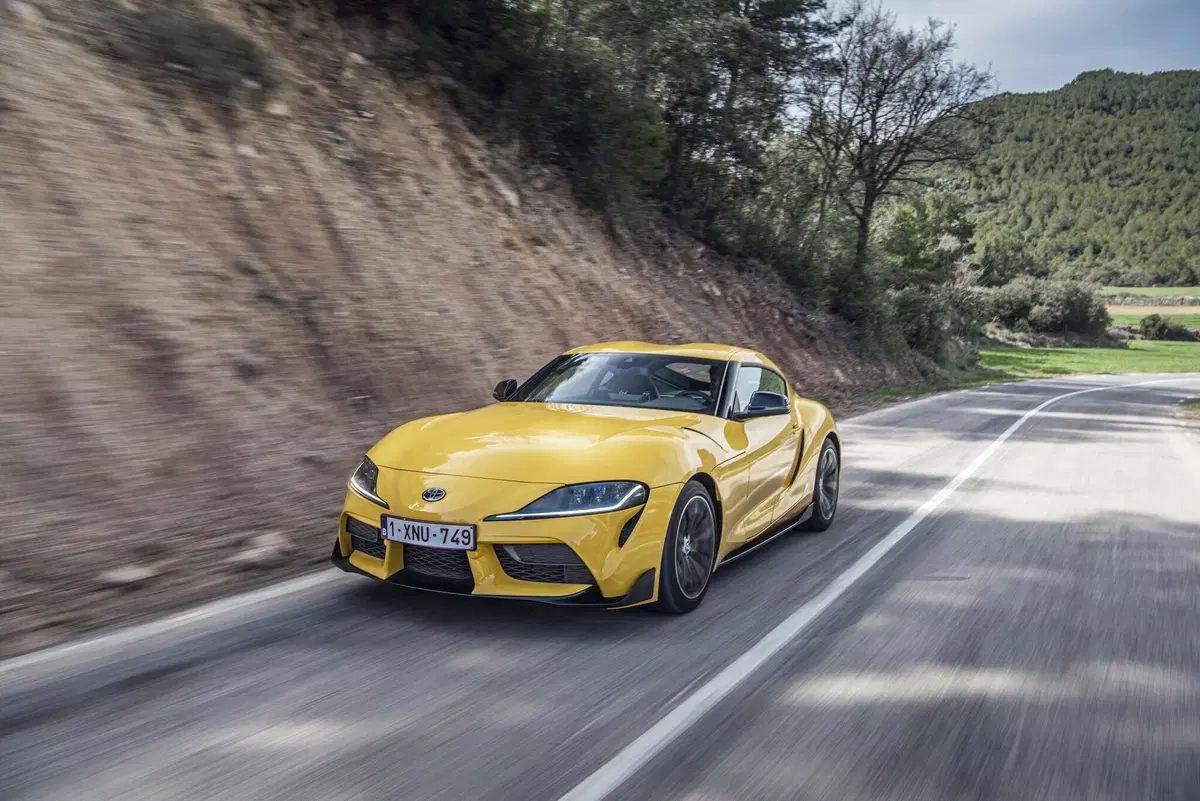 Toyota GR Supra SZ-R: la 2.0L è arrivata. Prezzo 55.900 euro [Video] (18)