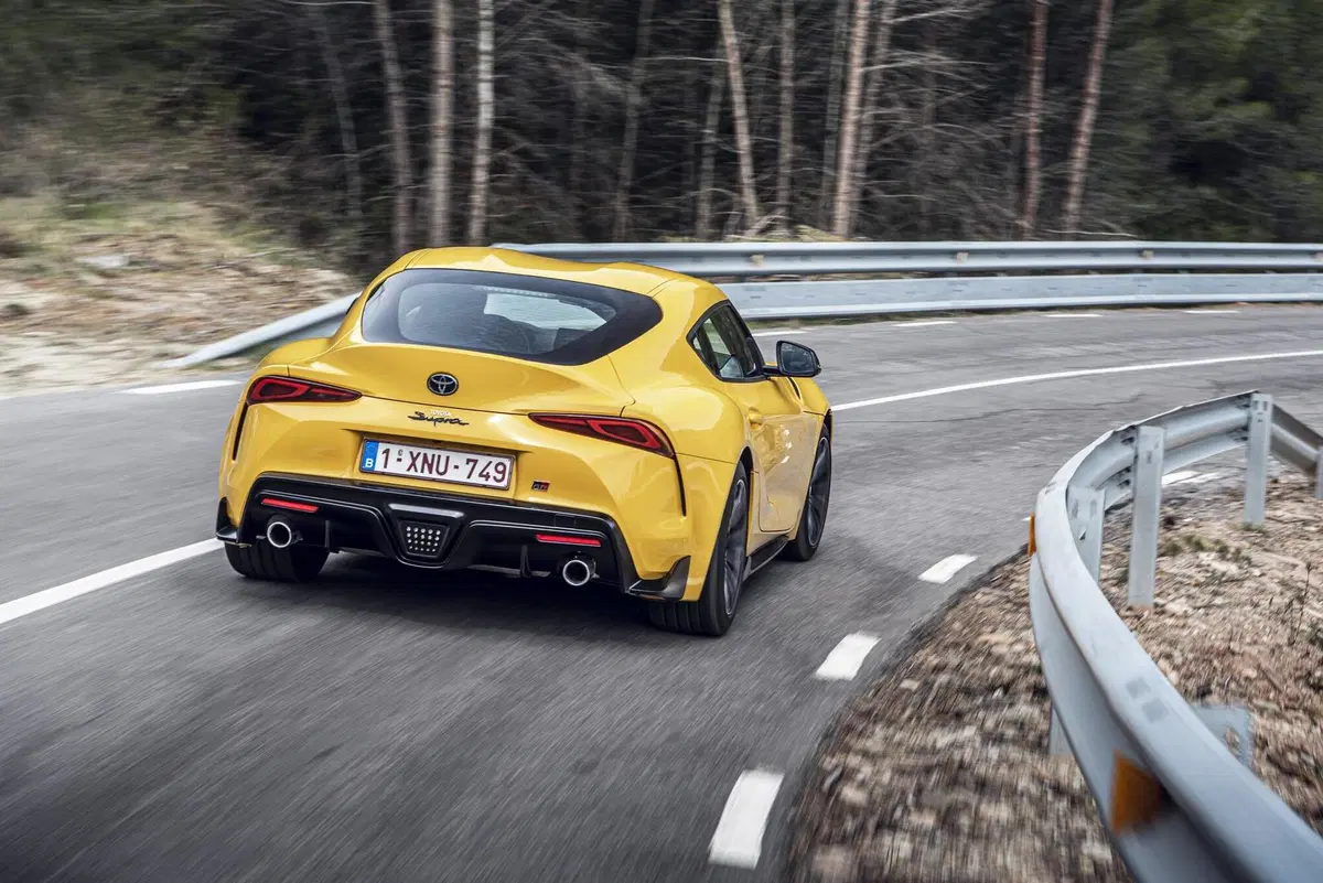 Toyota GR Supra SZ-R: la 2.0L è arrivata. Prezzo 55.900 euro [Video] (20)