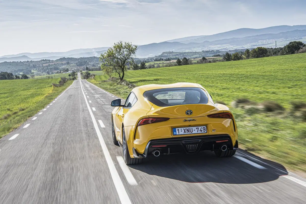 Toyota GR Supra SZ-R: la 2.0L è arrivata. Prezzo 55.900 euro [Video] (22)