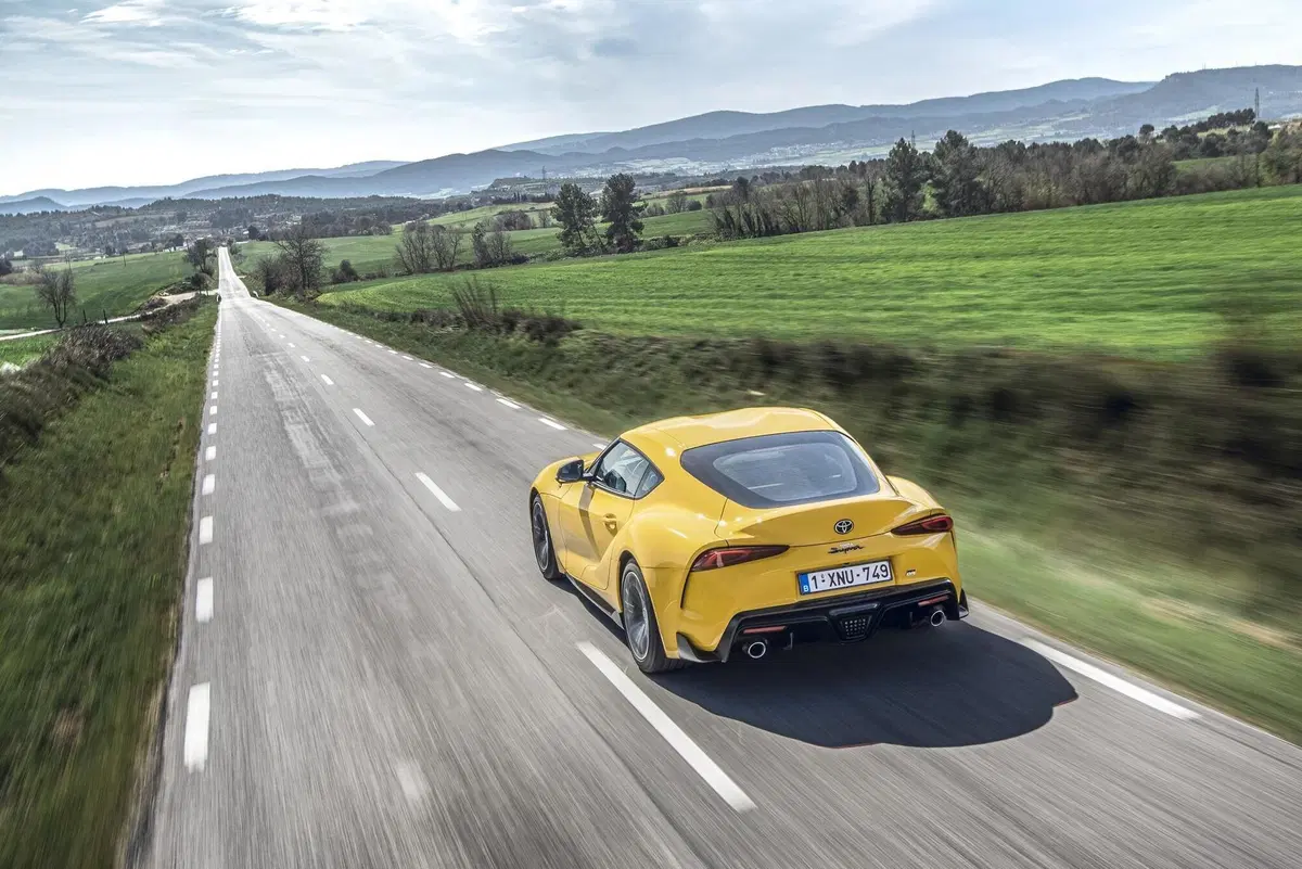 Toyota GR Supra SZ-R: la 2.0L è arrivata. Prezzo 55.900 euro [Video] (23)