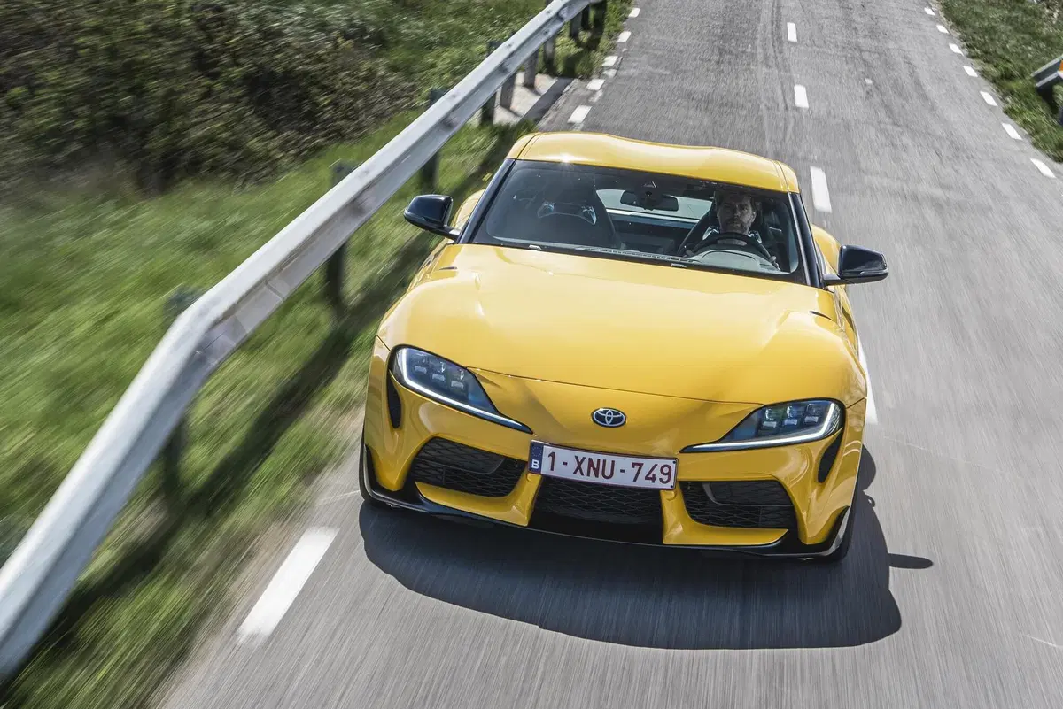 Toyota GR Supra SZ-R: la 2.0L è arrivata. Prezzo 55.900 euro [Video] (14)