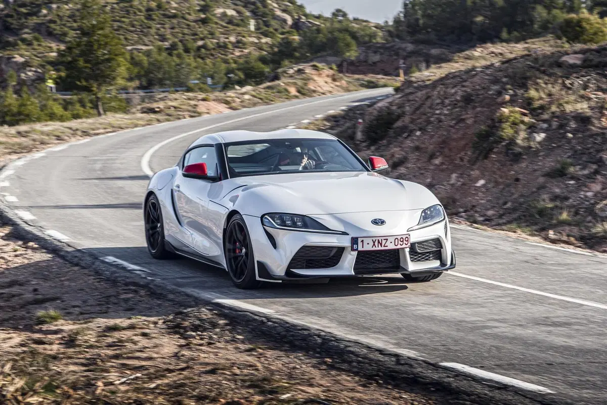 Toyota GR Supra SZ-R: la 2.0L è arrivata. Prezzo 55.900 euro [Video] (24)