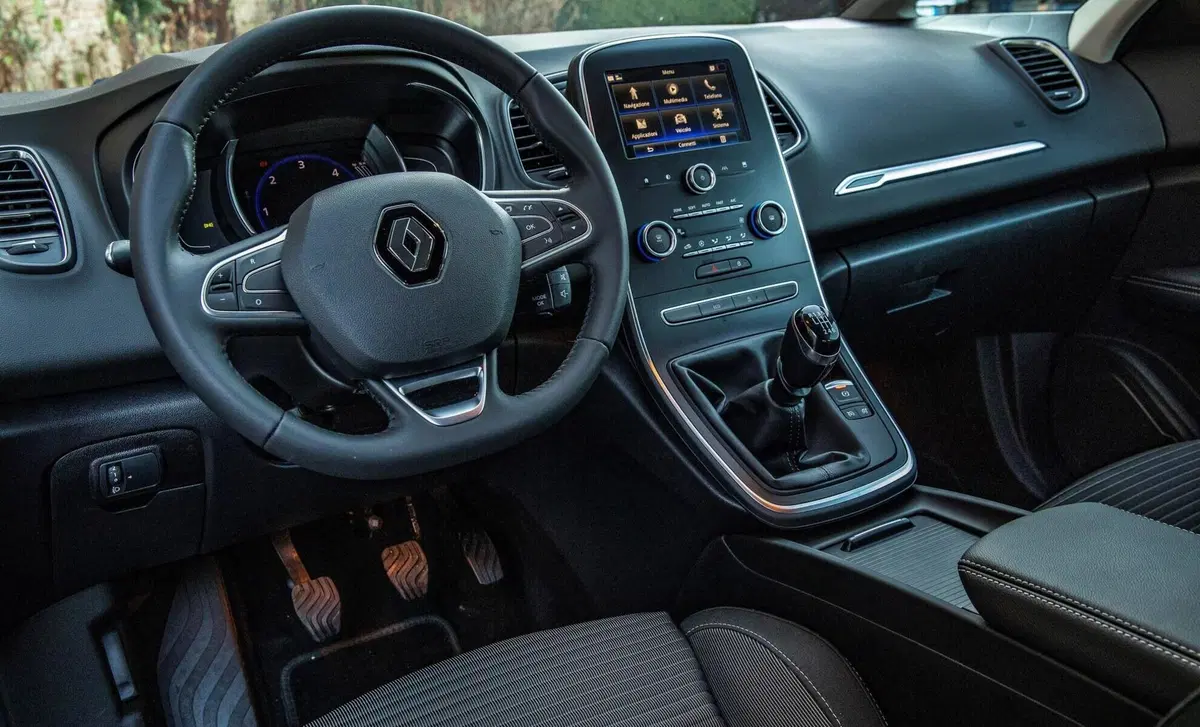 Renault Grand Scénic 1.6 dci energy Intens 130cv (16)