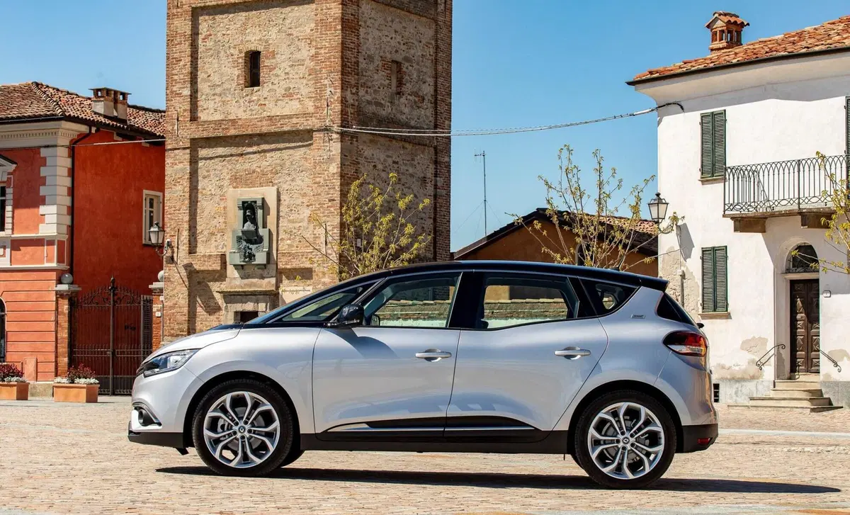 Renault Grand Scénic 1.6 dci energy Intens 130cv (2)
