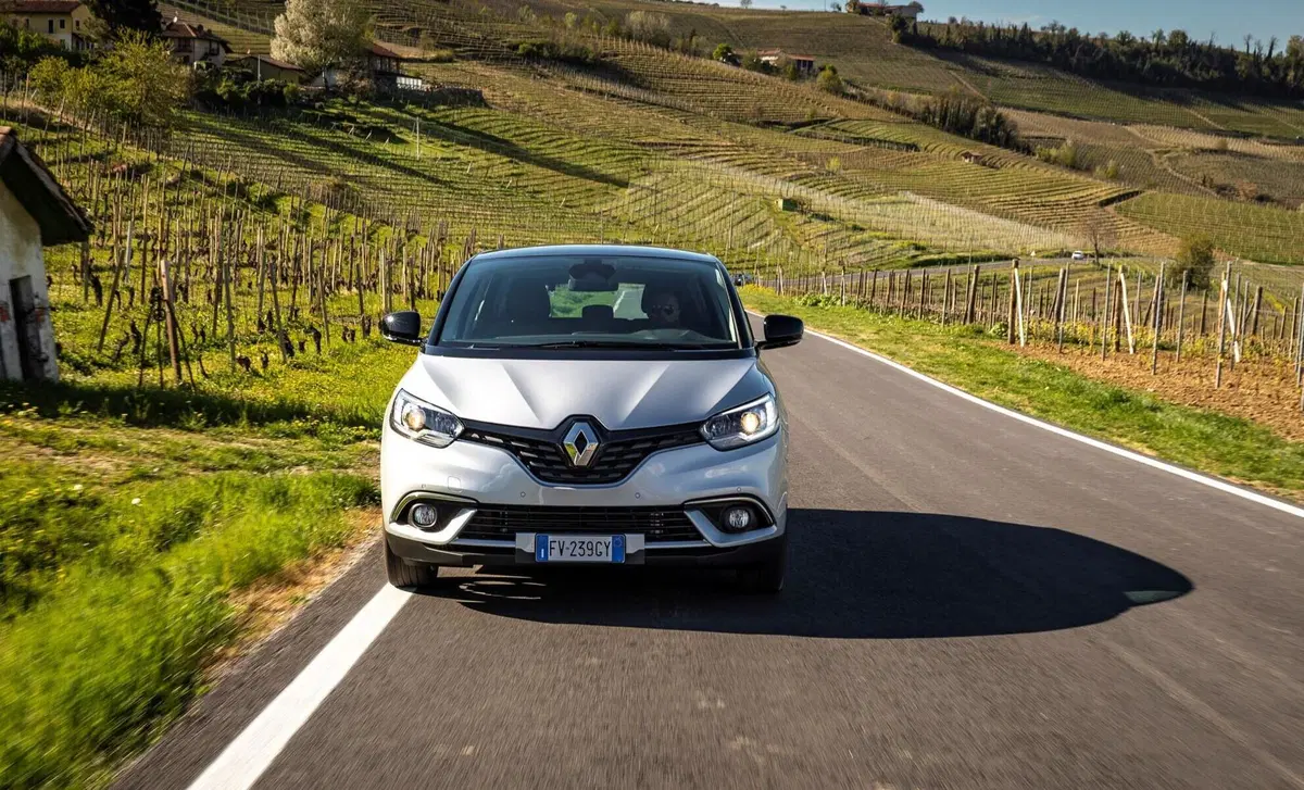 Renault Grand Scénic 1.6 dci energy Intens 130cv (3)