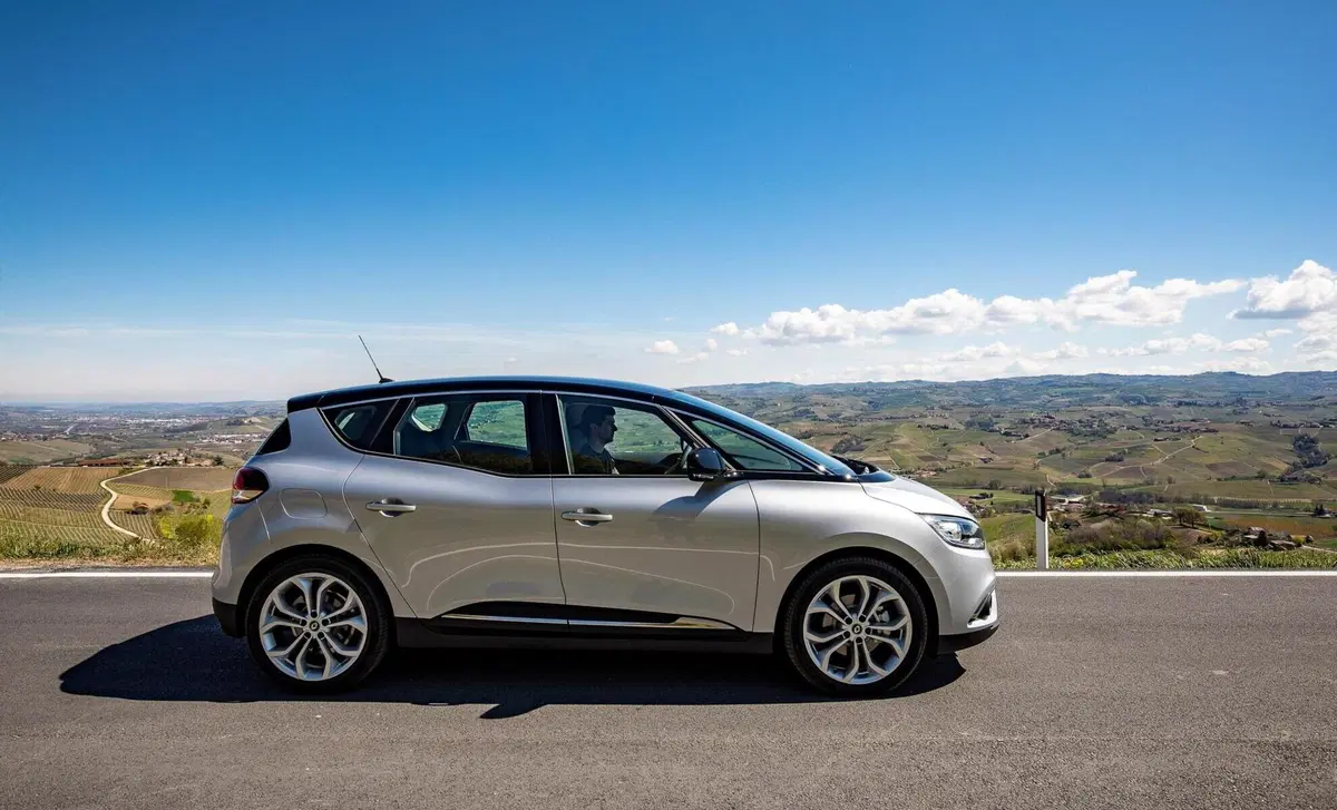 Renault Grand Scénic 1.6 dci energy Intens 130cv (8)