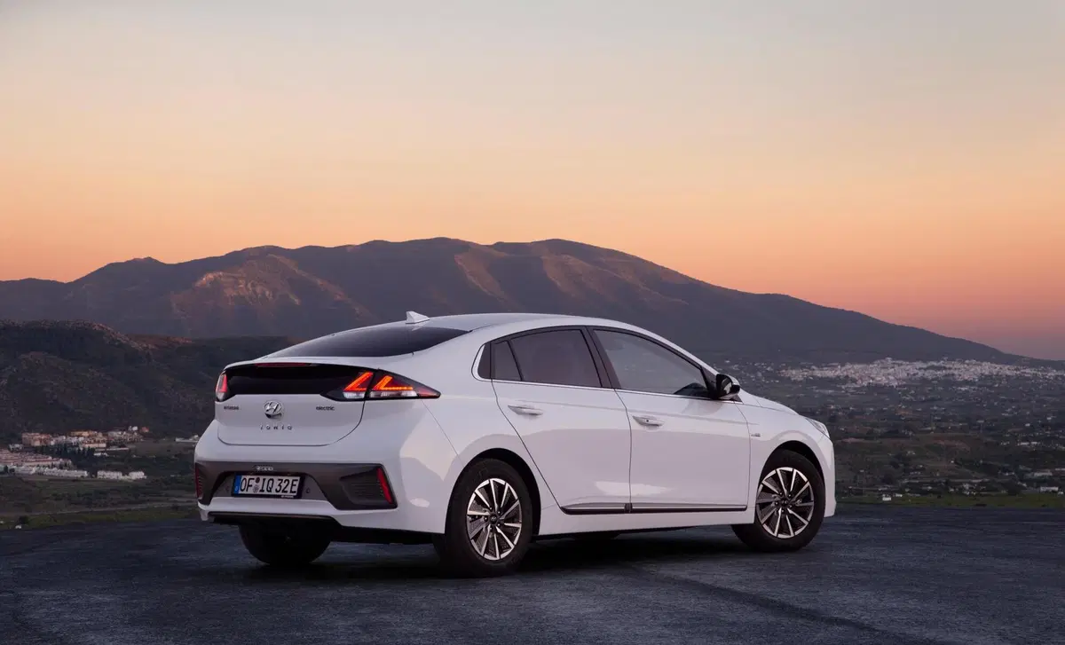 Hyundai Ioniq (2016-22) (8)