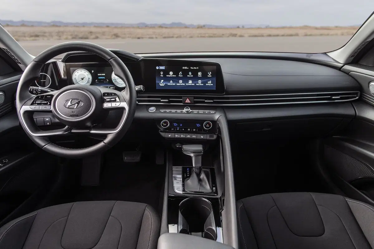 Hyundai Elantra 2021: la nuova berlina ibrida per gli USA (3)