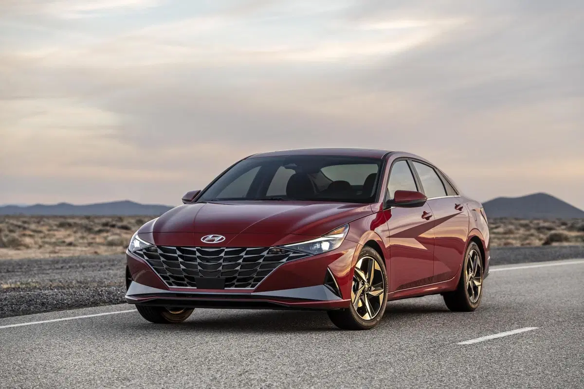 Hyundai Elantra 2021: la nuova berlina ibrida per gli USA (4)
