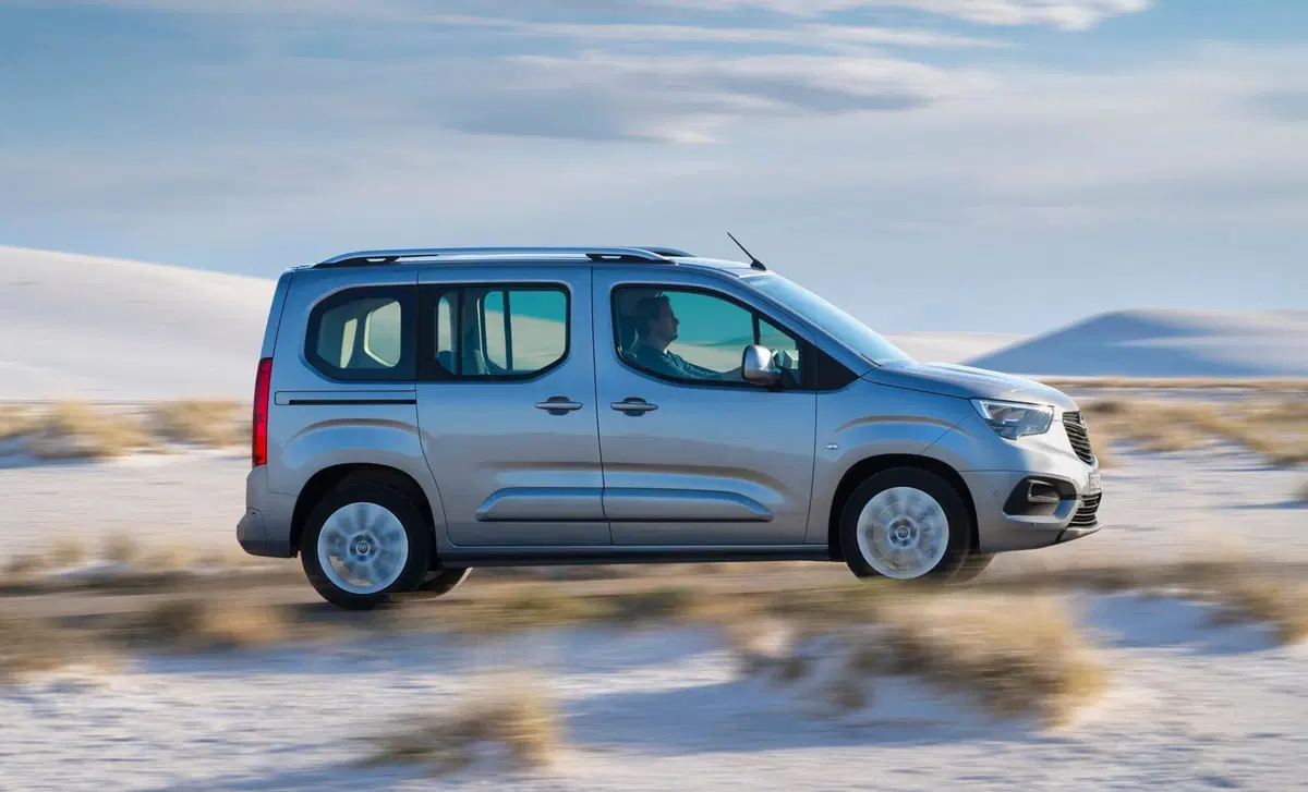 Opel Combo Life 1.5D 130 CV S&S MT6 Elegance (2)