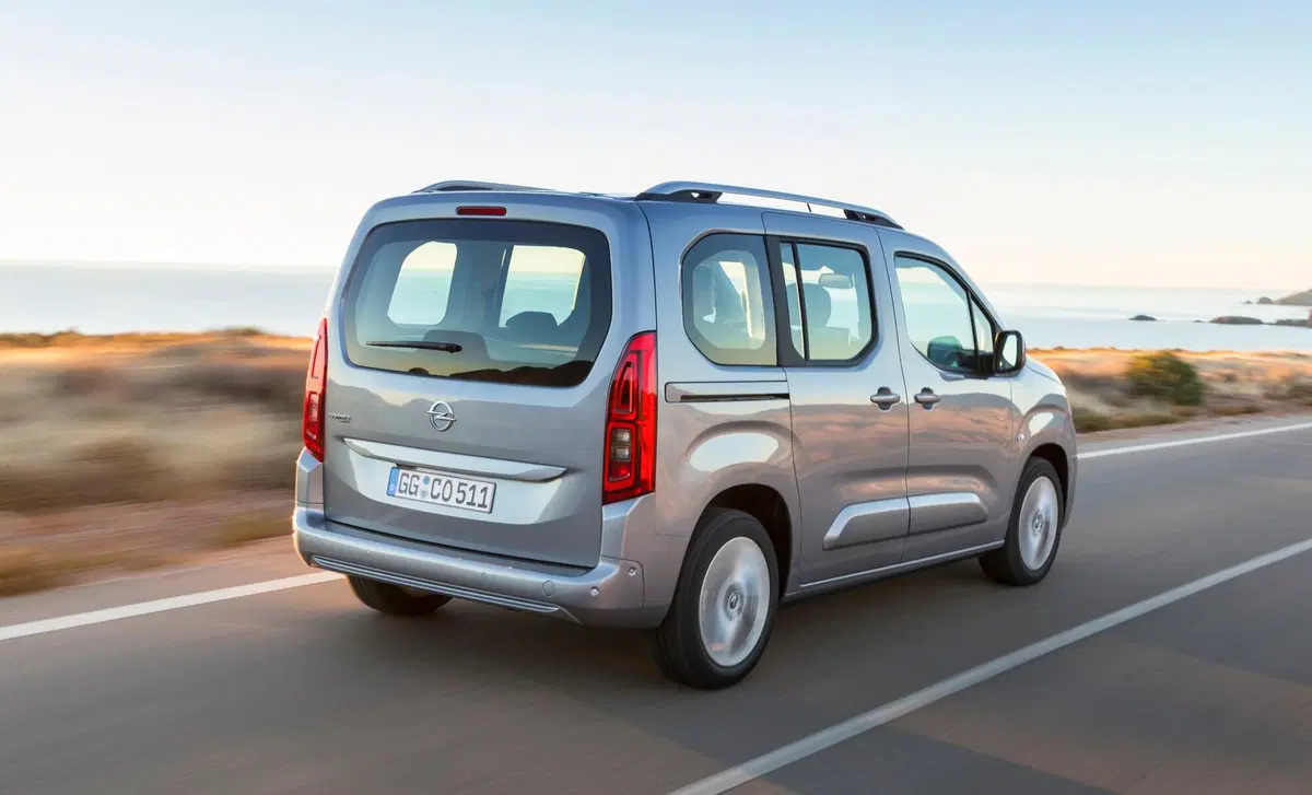Opel Combo Life 1.5D 130 CV S&S MT6 Elegance (5)