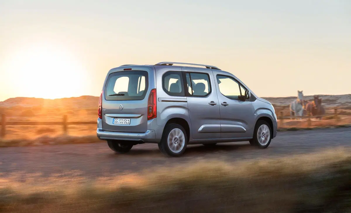 Opel Combo Life 1.5D 130 CV S&S MT6 Elegance (4)