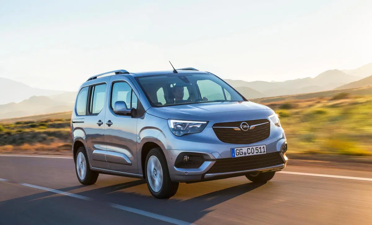 Opel Combo Life 1.5D 130 CV S&S MT6 Elegance (3)