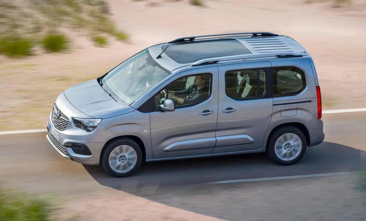 Opel Combo Life 1.5D 130 CV S&S MT6 Elegance (7)