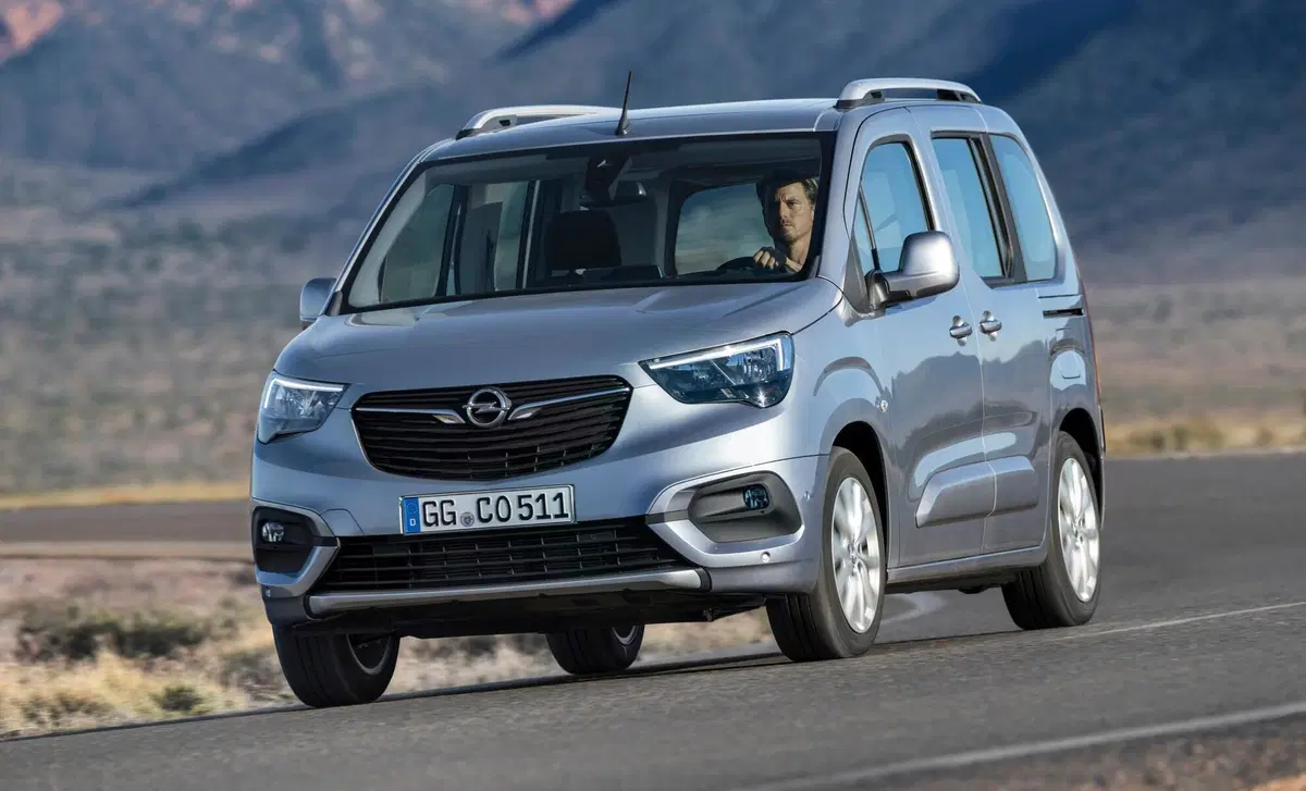 Opel Combo Life 1.5D 130 CV S&S MT6 Elegance (10)