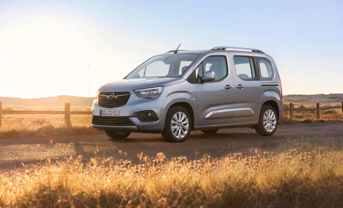 Opel Combo Life 1.5D 130 CV S&S MT6 Elegance (8)