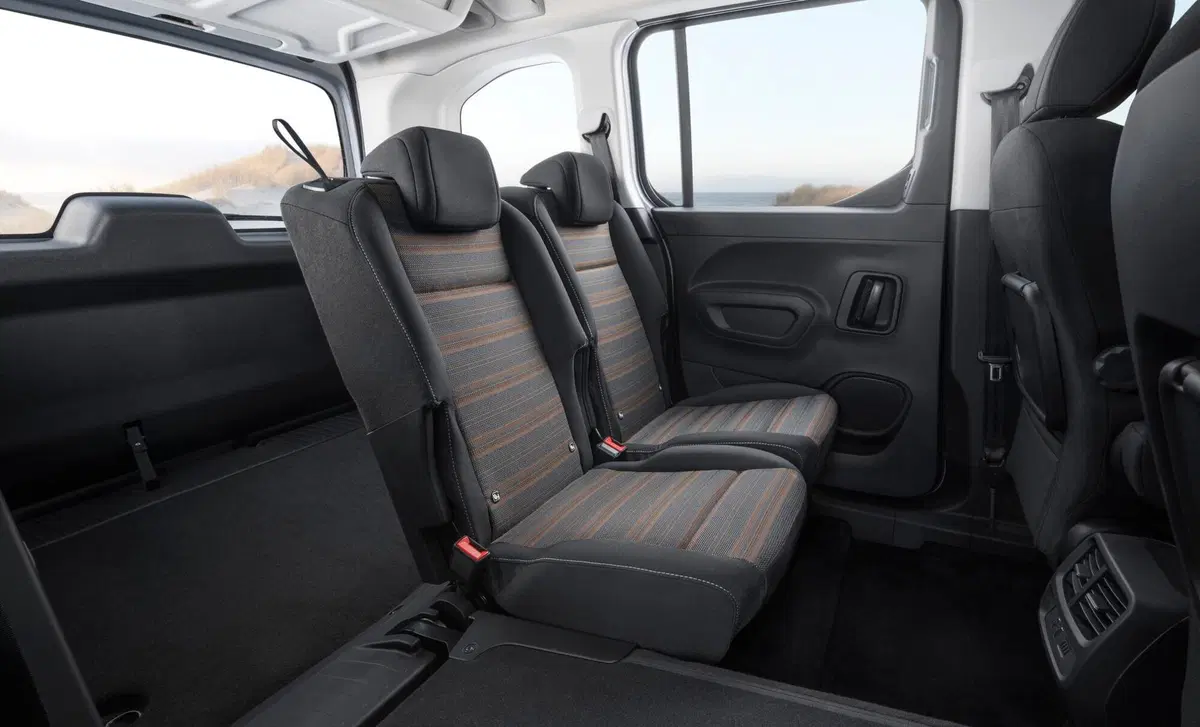 Opel Combo Life 1.5D 130 CV S&S MT6 Elegance (14)