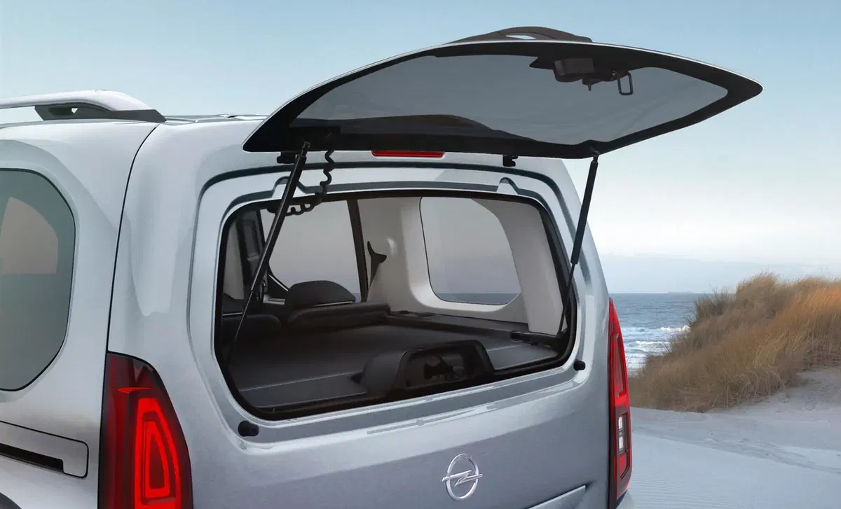 Opel Combo Life 1.5D 130 CV S&S MT6 Elegance (24)