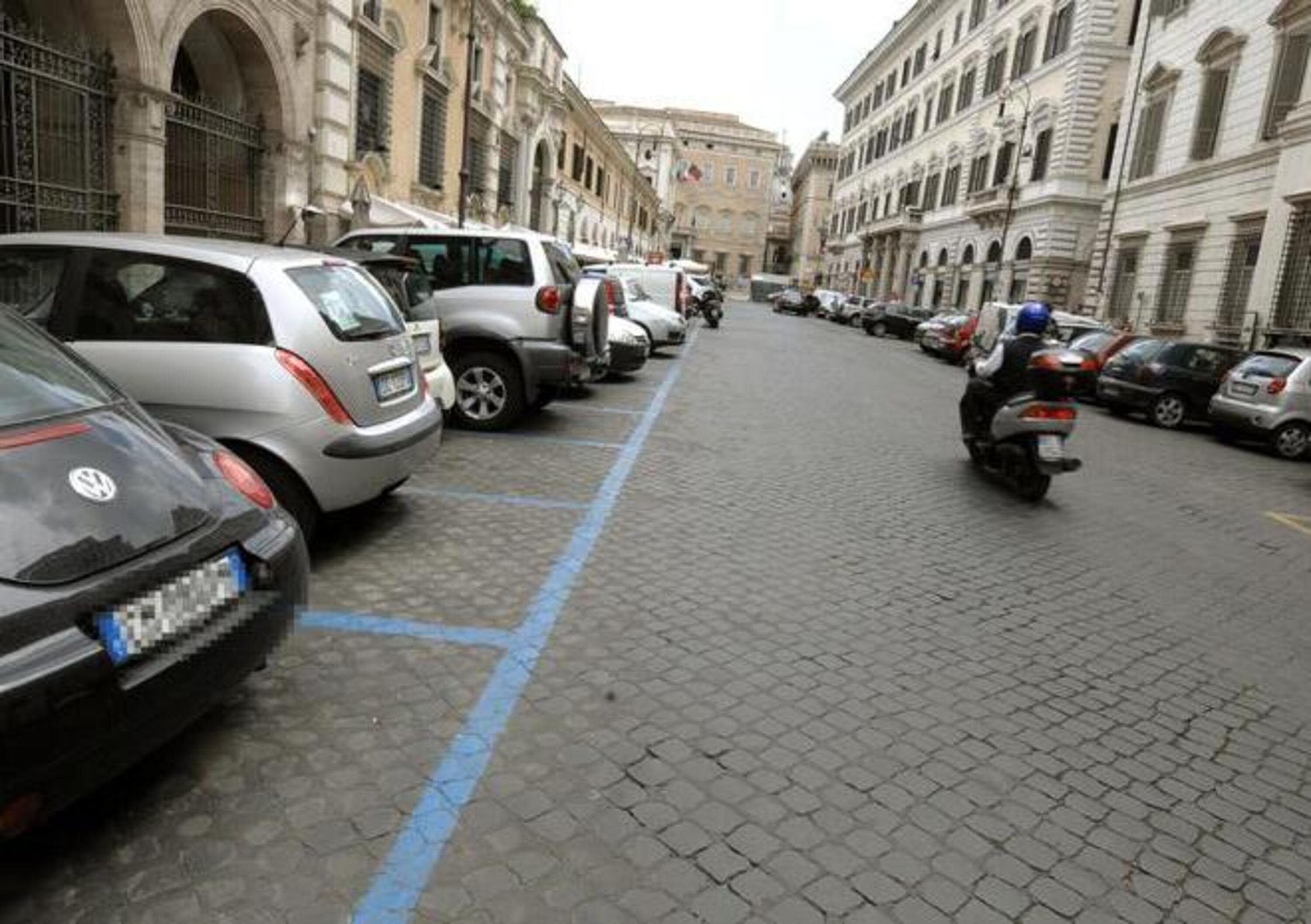 Roma, sulle strisce blu non si paga il parcheggio