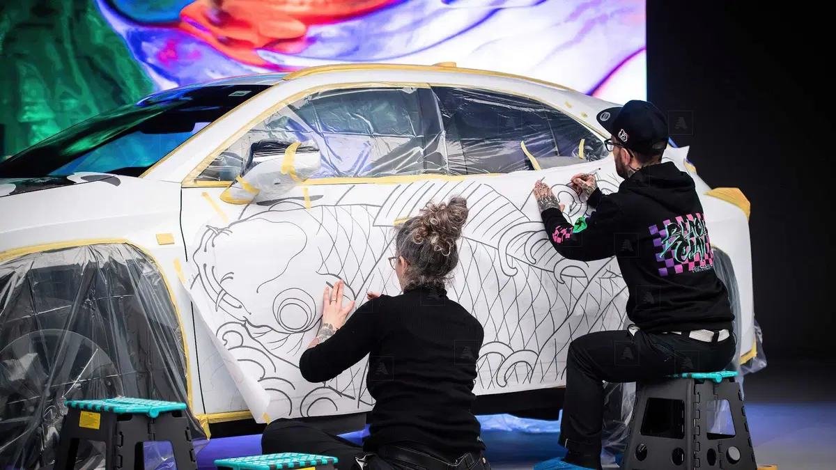 [VIDEO] Lexus, ecco la prima auto tatuata al mondo (4)