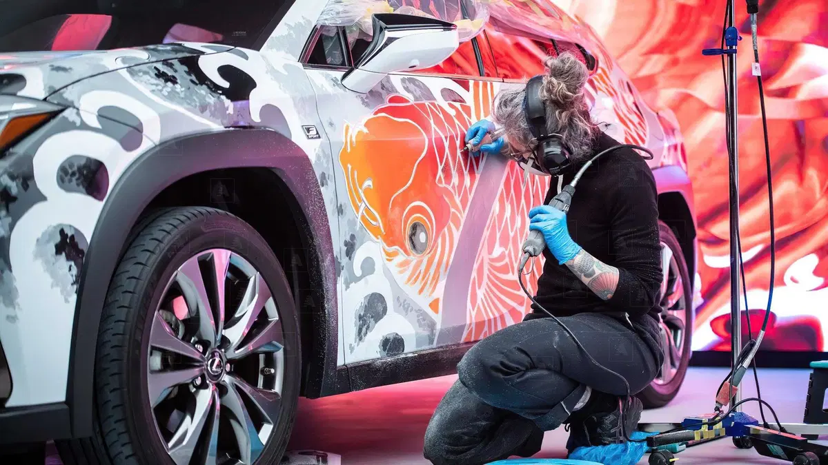 [VIDEO] Lexus, ecco la prima auto tatuata al mondo (9)