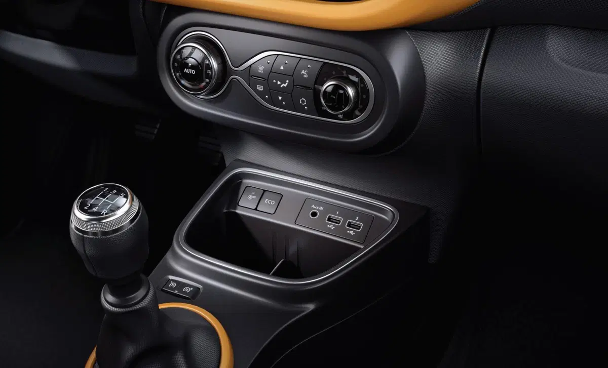 Renault Twingo TCe 90 CV EDC Zen (17)