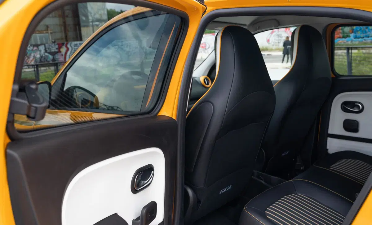 Renault Twingo TCe 90 CV EDC Zen (12)