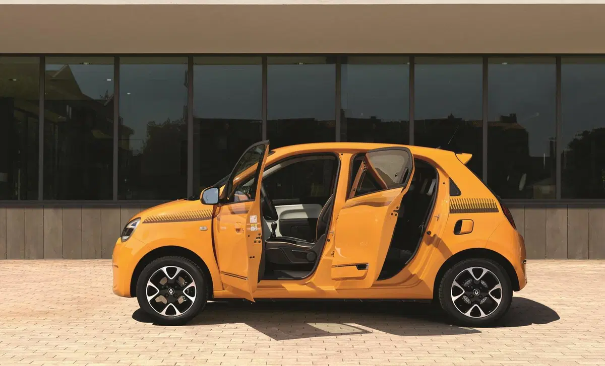 Renault Twingo TCe 90 CV EDC Zen (9)