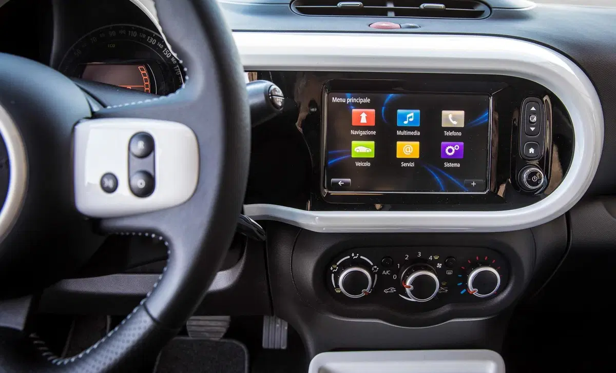 Renault Twingo TCe 90 CV EDC Zen (16)
