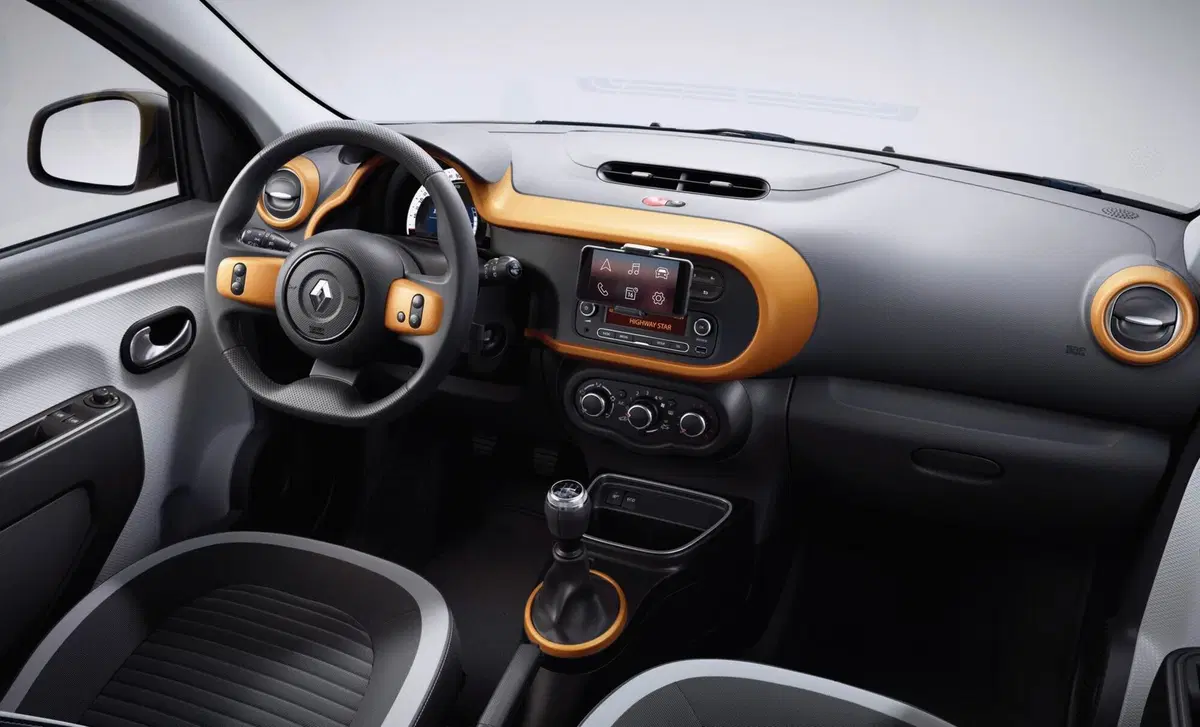 Renault Twingo TCe 90 CV EDC Zen (15)