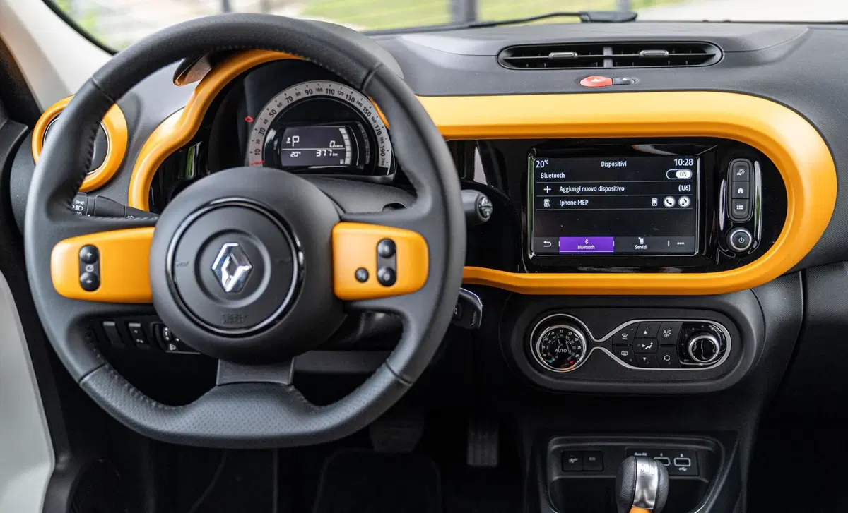 Renault Twingo TCe 90 CV EDC Zen (10)