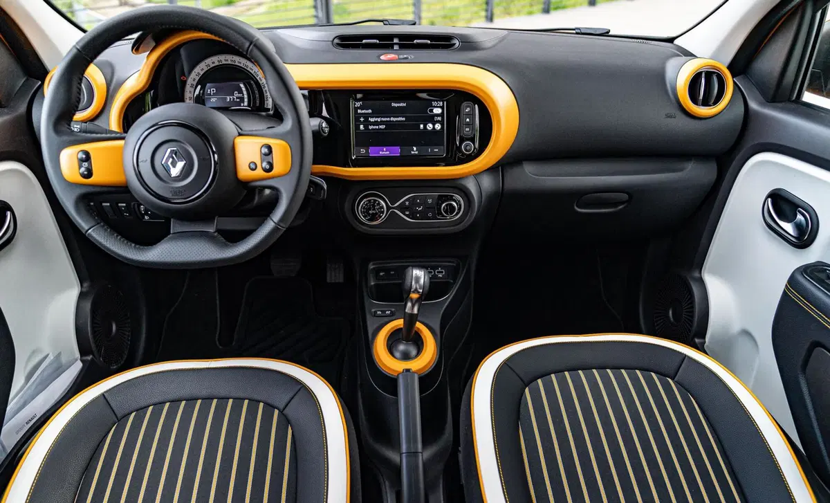 Renault Twingo TCe 90 CV EDC Zen (14)