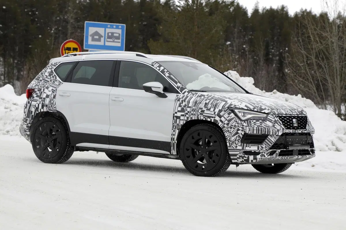 Seat Ateca: restyling e powertrain ibrido in arrivo [Foto spia] (6)