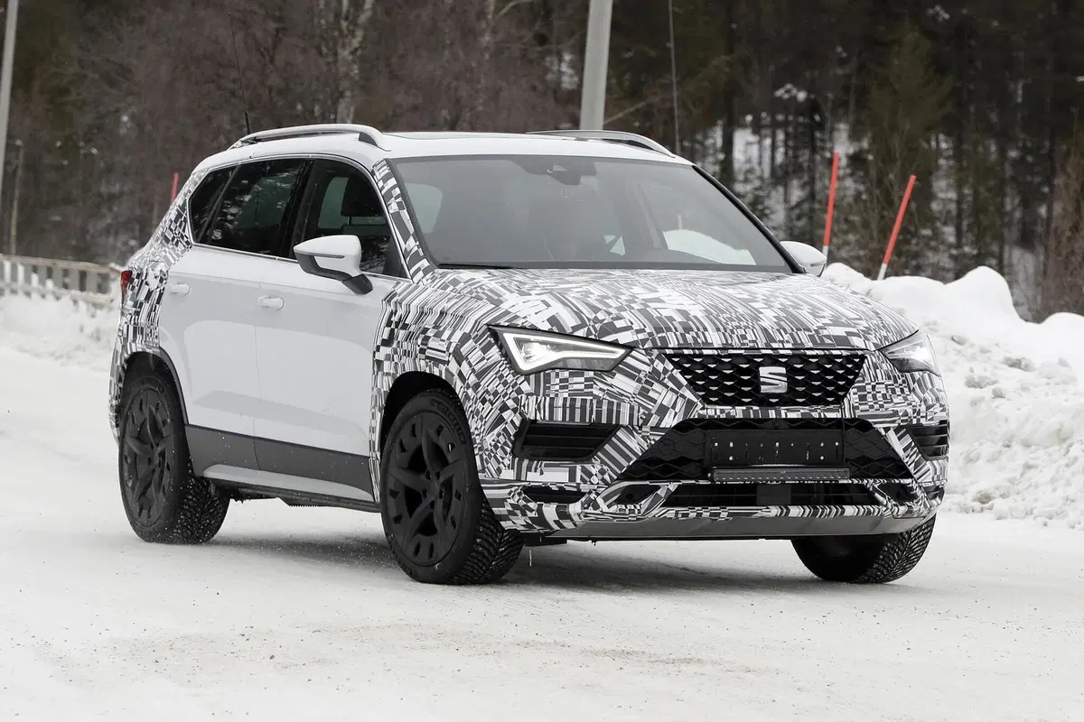 Seat Ateca: restyling e powertrain ibrido in arrivo [Foto spia] (3)