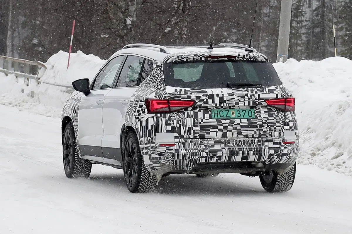 Seat Ateca: restyling e powertrain ibrido in arrivo [Foto spia] (26)
