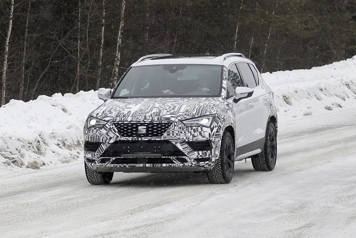 Seat Ateca: restyling e powertrain ibrido in arrivo [Foto spia] (17)