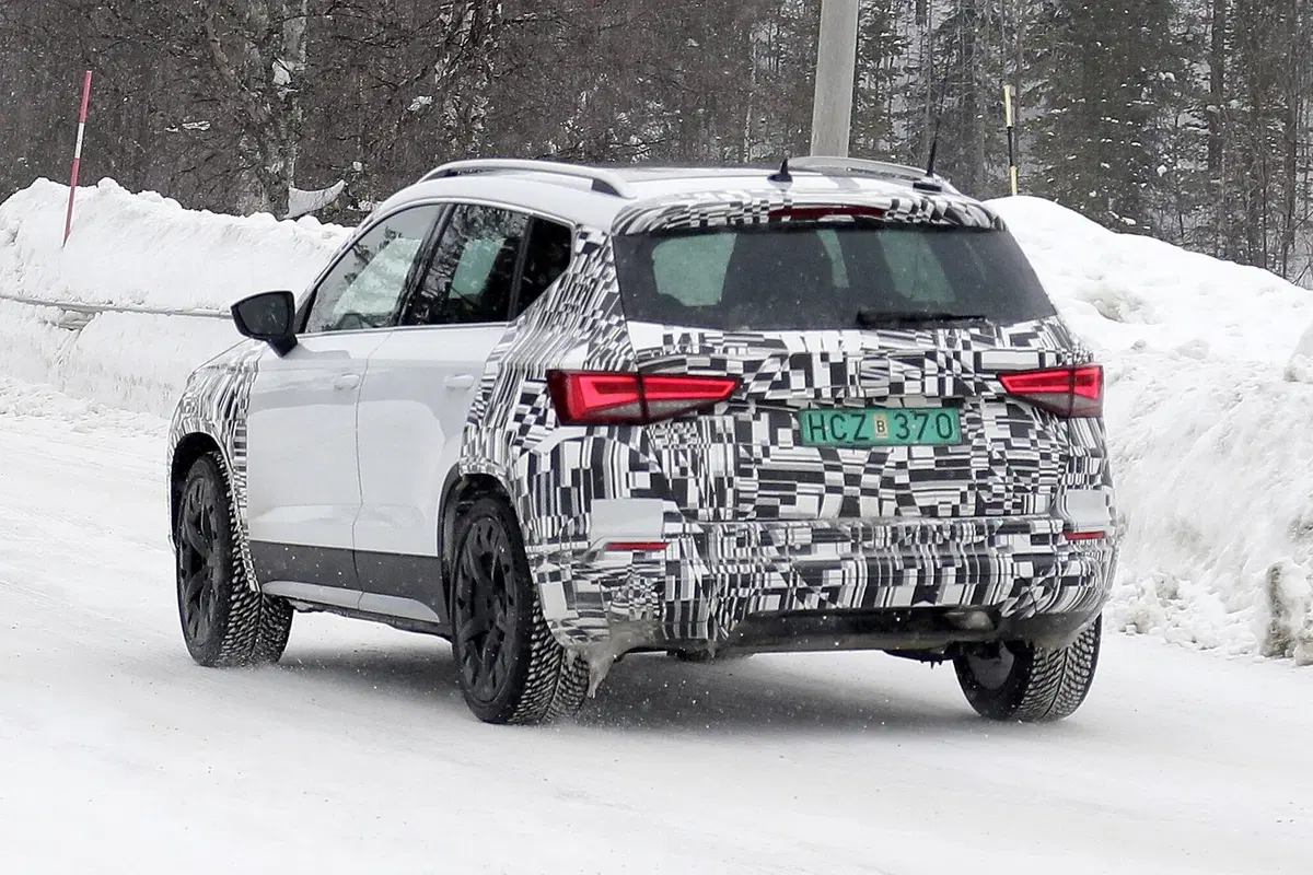 Seat Ateca: restyling e powertrain ibrido in arrivo [Foto spia] (25)