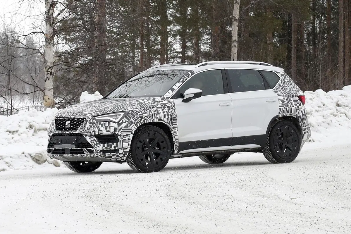 Seat Ateca: restyling e powertrain ibrido in arrivo [Foto spia] (21)