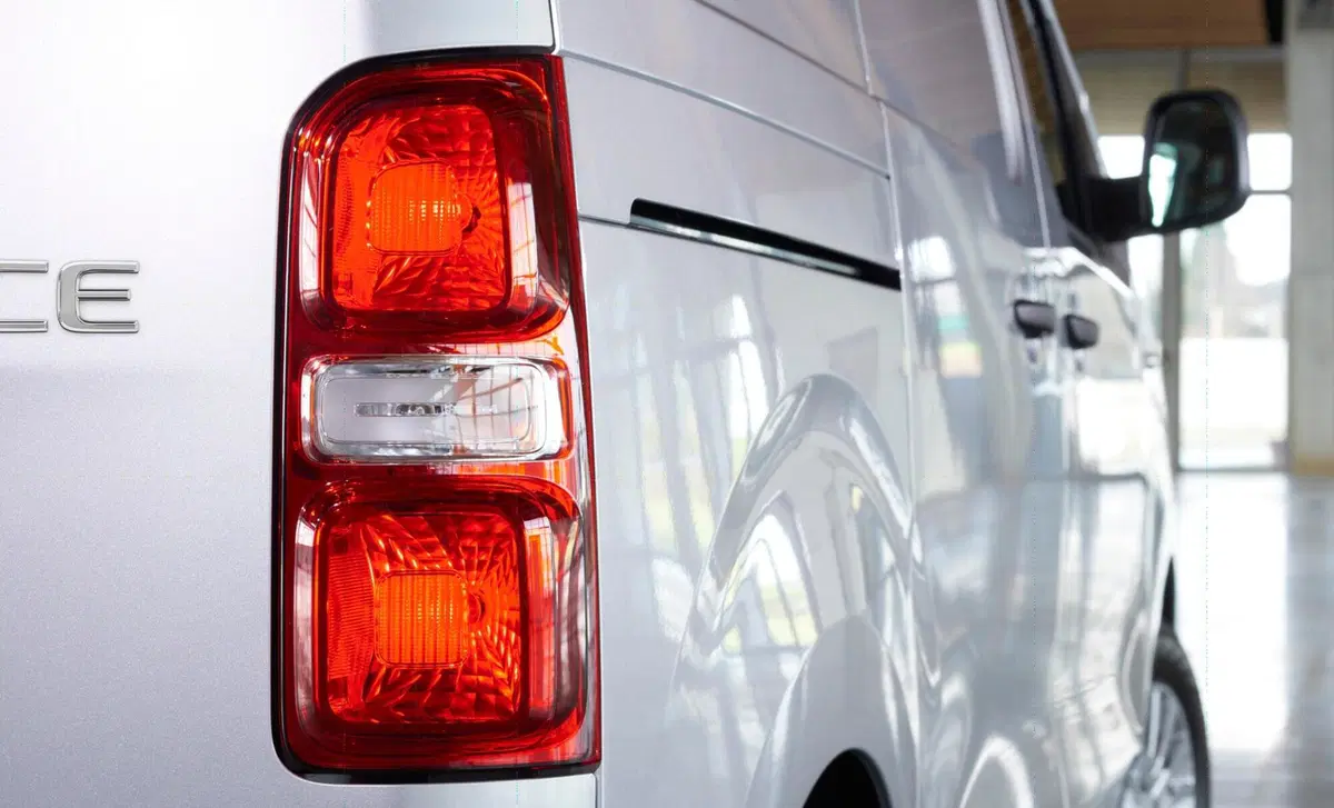 Toyota Proace 1.6D 115CV S&S PL-TN Furgone Medium 5p.10q (23)